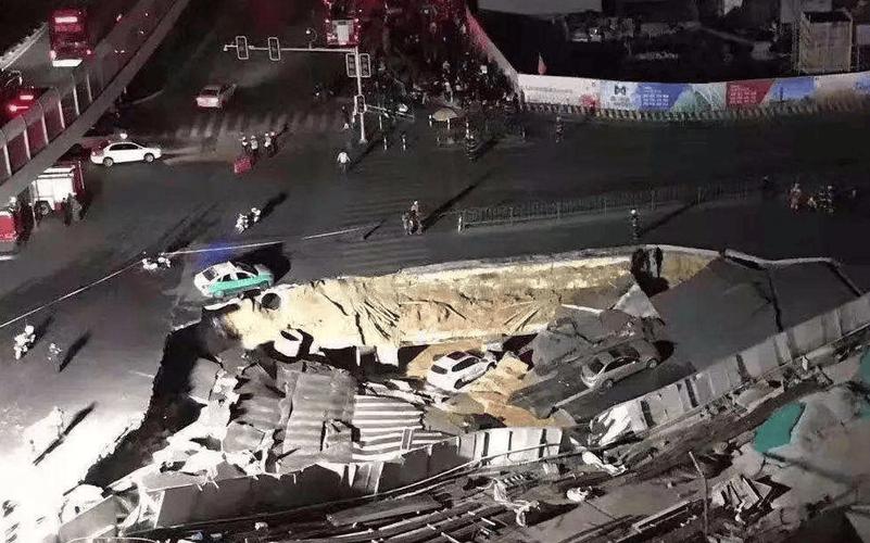 施工现场坍塌致3死,施工现场坍塌事故